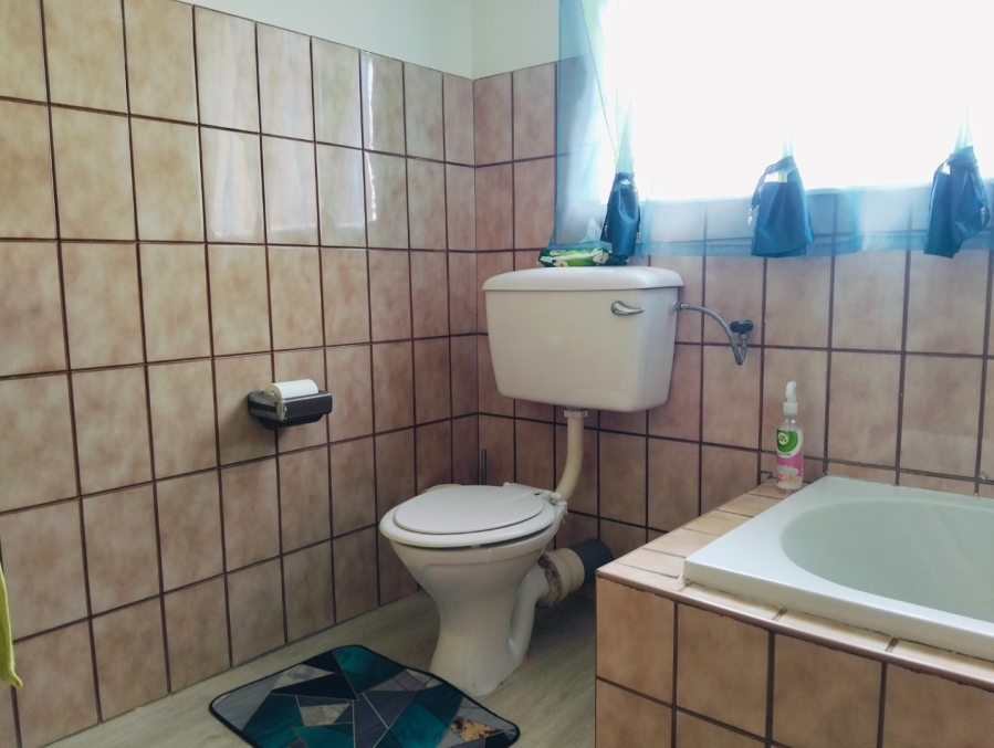 5 Bedroom Property for Sale in Denneoord Western Cape